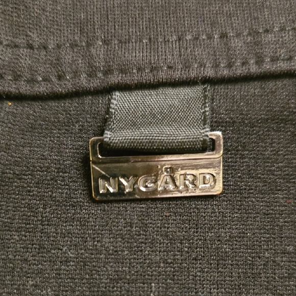 Peter Nygard Slims Elegant Black Women's Bermudas - Picture 7 of 13